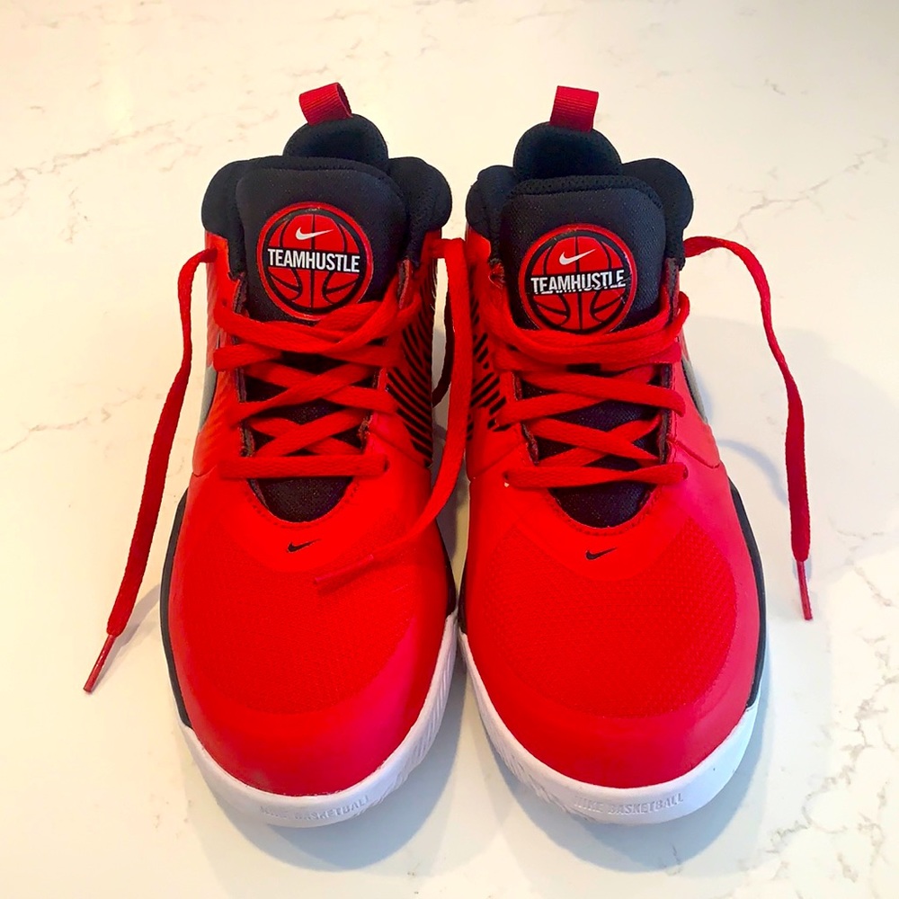 Boys Nike Team Hustle Basketball Shoes